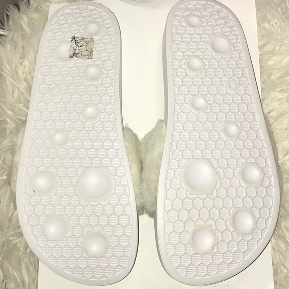 100% Authentic Fenty Puma Fur Slides - Picture 4 of 7